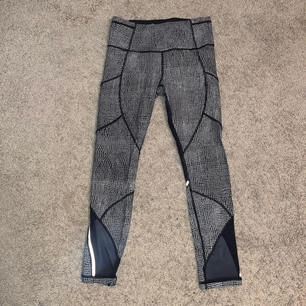 Lululemon 7/8 length pattern leggings